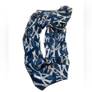 Yankees “Forever MLB” infinity scarf perfect condition- poly- but cotton feel